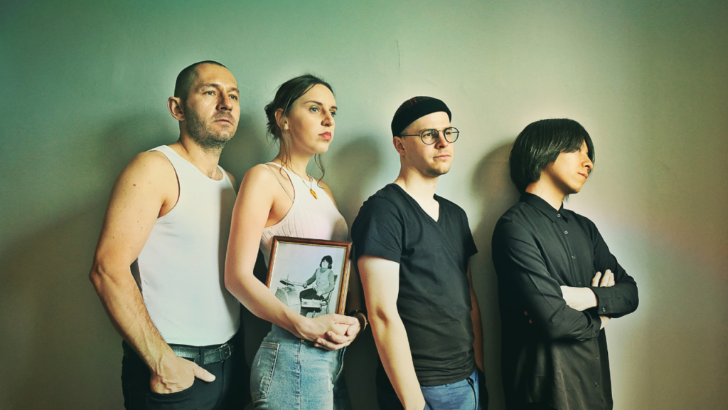 Stylistically rooted in rock and psychedelia of the 60’s, Rajka is the musical project of Małgorzata Szypura. It is also influenced by the Polish alternative scene of the 90s and stealthily borrows from classical music.